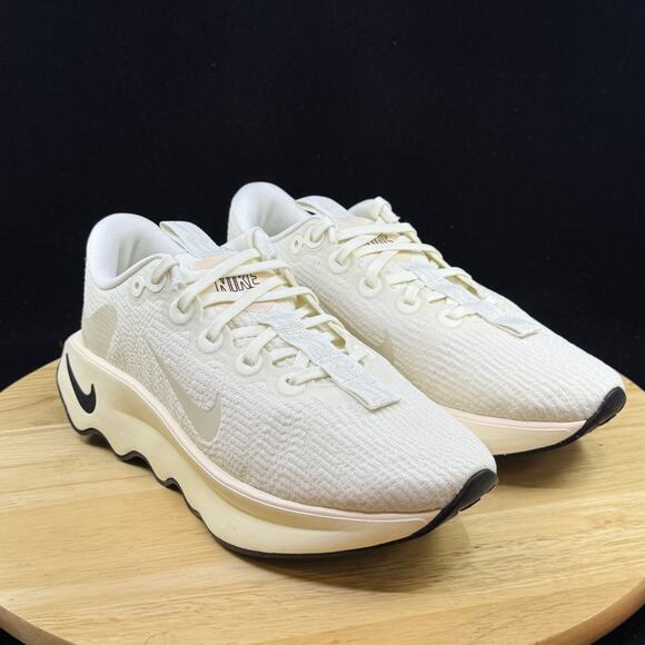 Nike Women’s Size 8 Dv1238-102 Motiva Sneakers Running Walking White/Beige - Picture 4 of 9